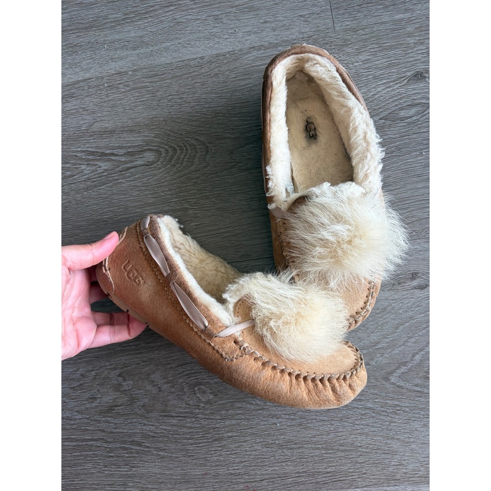 UGG Dakota Pom Pom Chestnut Suede Moccasin Slippers 1019015 Tan Brown Womens 8